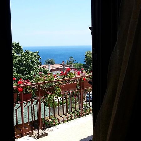 B&B Villa Francesca โซเวราโต มาริน่า ภายนอก รูปภาพ