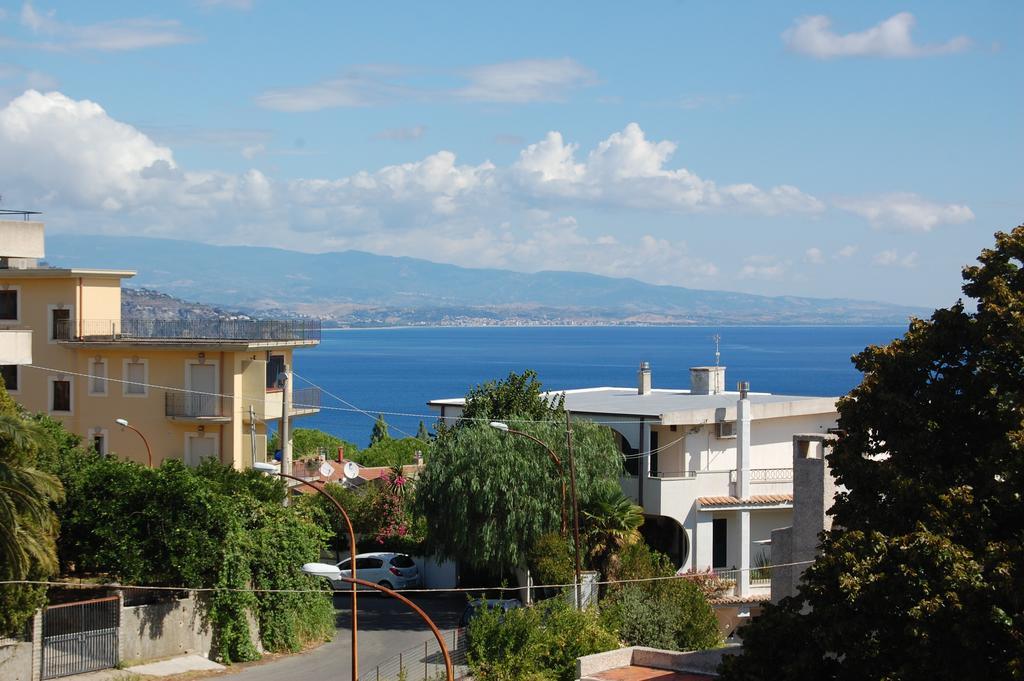 B&B Villa Francesca โซเวราโต มาริน่า ภายนอก รูปภาพ