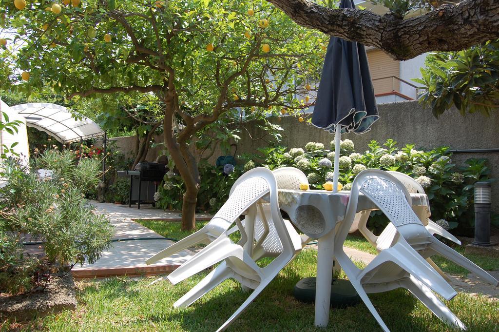 B&B Villa Francesca โซเวราโต มาริน่า ภายนอก รูปภาพ