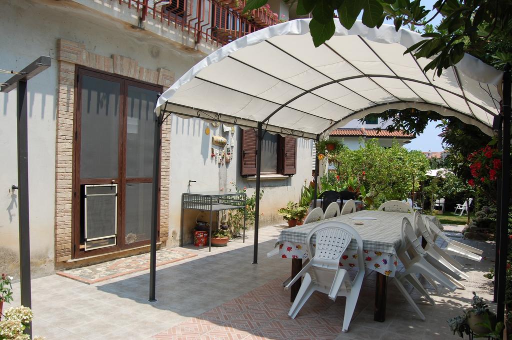 B&B Villa Francesca โซเวราโต มาริน่า ภายนอก รูปภาพ