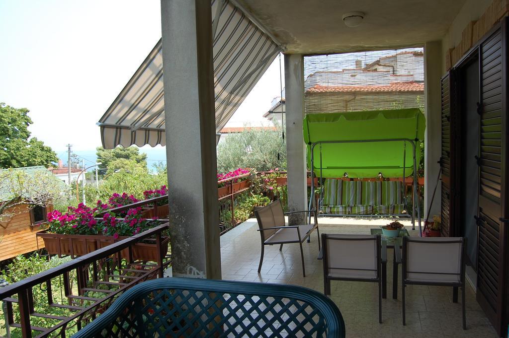 B&B Villa Francesca โซเวราโต มาริน่า ภายนอก รูปภาพ