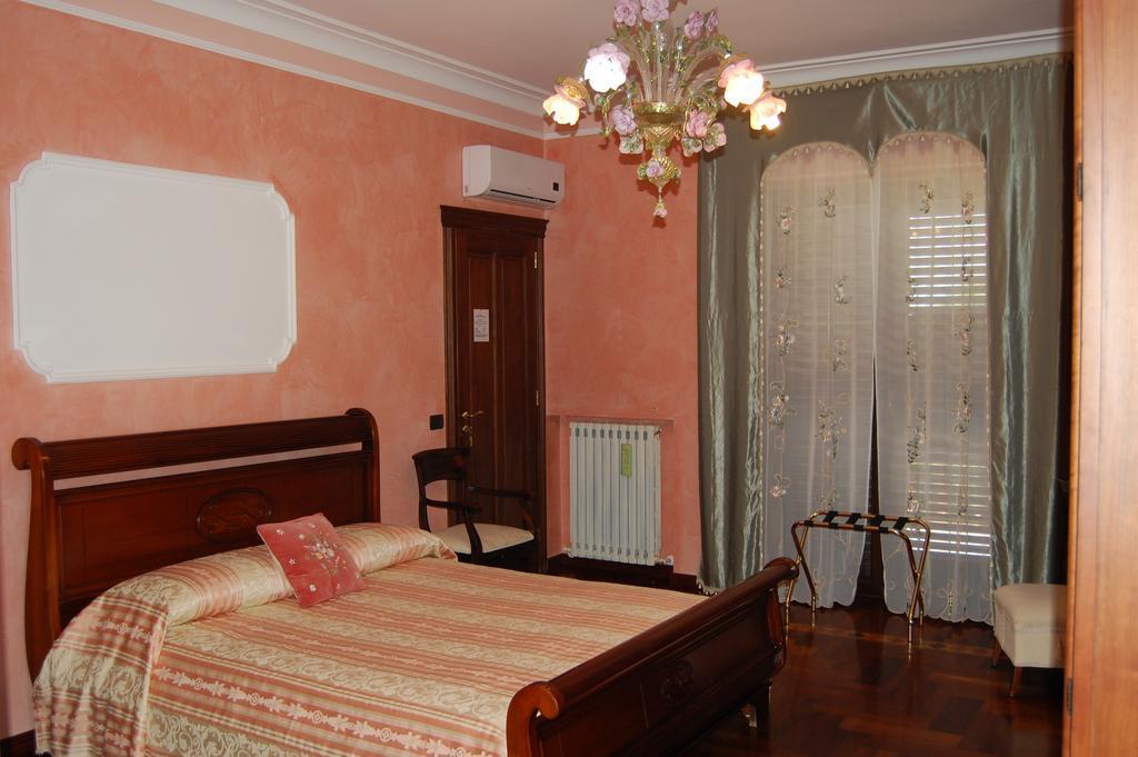 B&B Villa Francesca โซเวราโต มาริน่า ห้อง รูปภาพ
