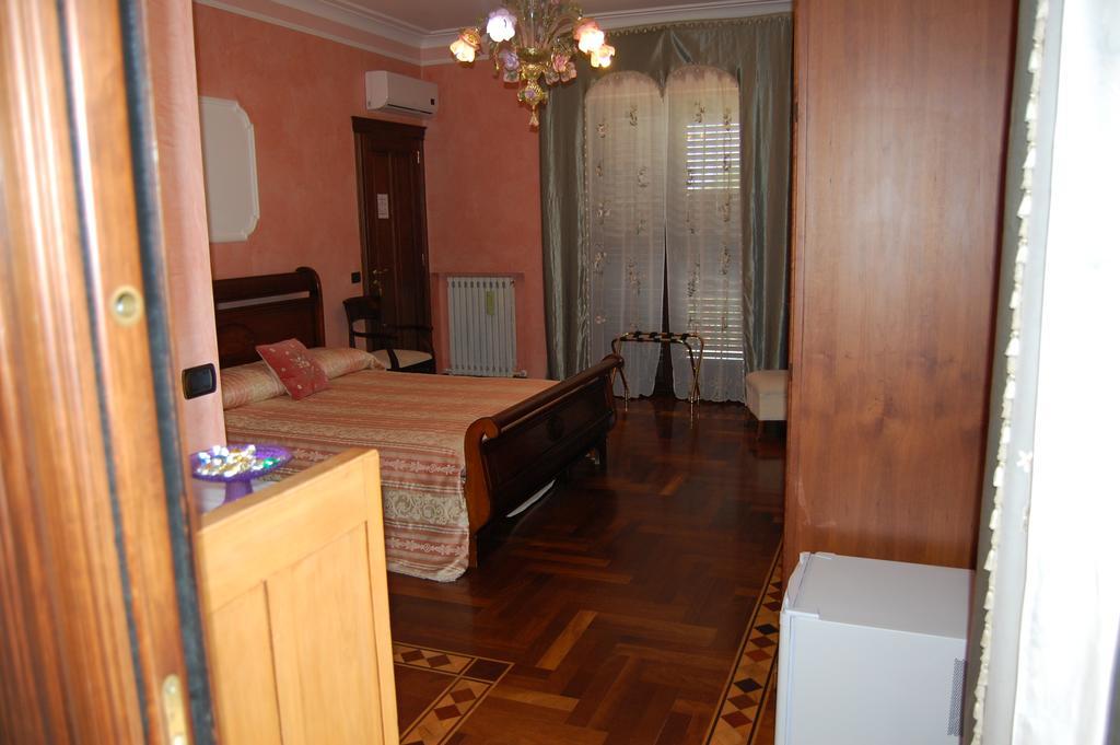 B&B Villa Francesca โซเวราโต มาริน่า ห้อง รูปภาพ