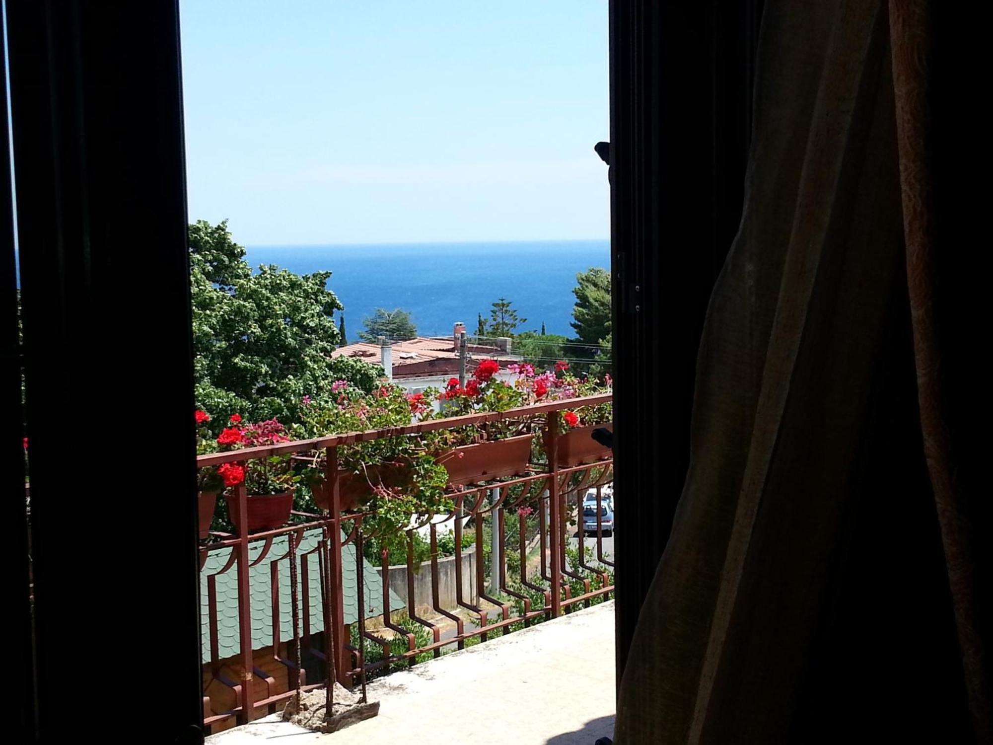 B&B Villa Francesca โซเวราโต มาริน่า ภายนอก รูปภาพ