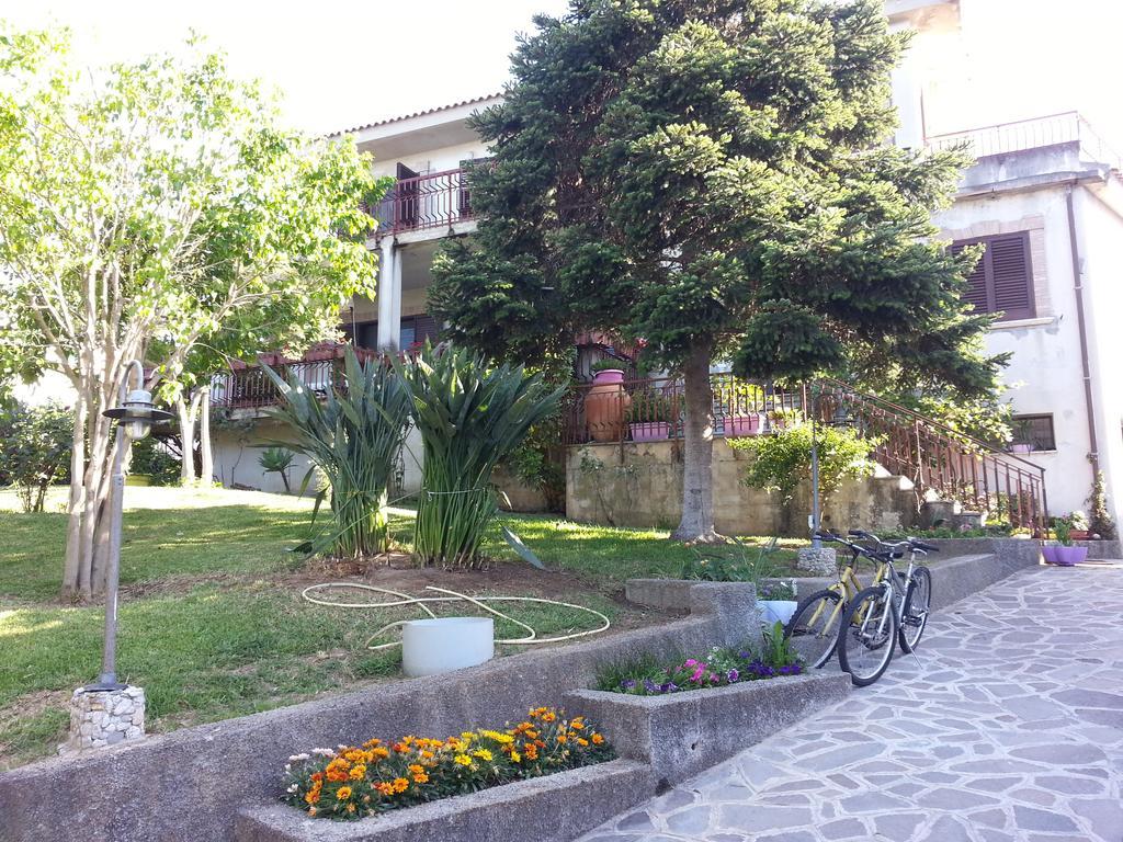 B&B Villa Francesca โซเวราโต มาริน่า ภายนอก รูปภาพ