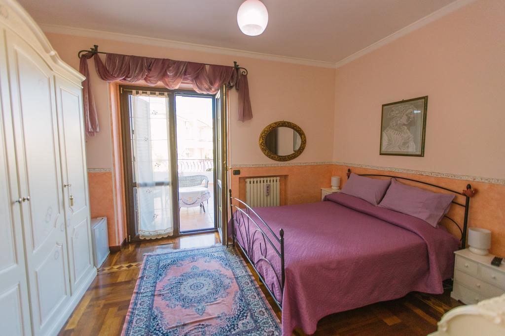 B&B Villa Francesca โซเวราโต มาริน่า ภายนอก รูปภาพ