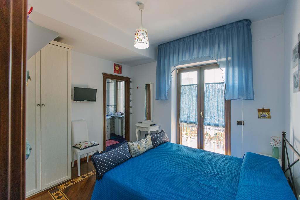 B&B Villa Francesca โซเวราโต มาริน่า ภายนอก รูปภาพ