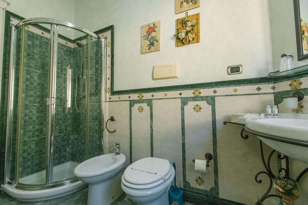 B&B Villa Francesca โซเวราโต มาริน่า ภายนอก รูปภาพ
