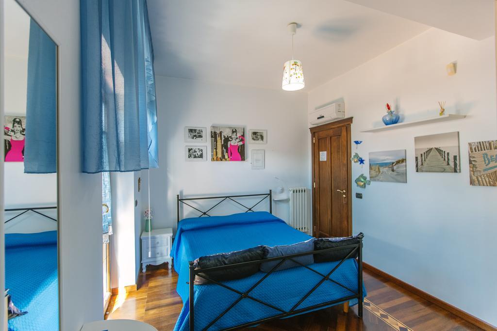 B&B Villa Francesca โซเวราโต มาริน่า ภายนอก รูปภาพ