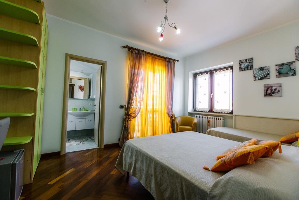 B&B Villa Francesca โซเวราโต มาริน่า ภายนอก รูปภาพ